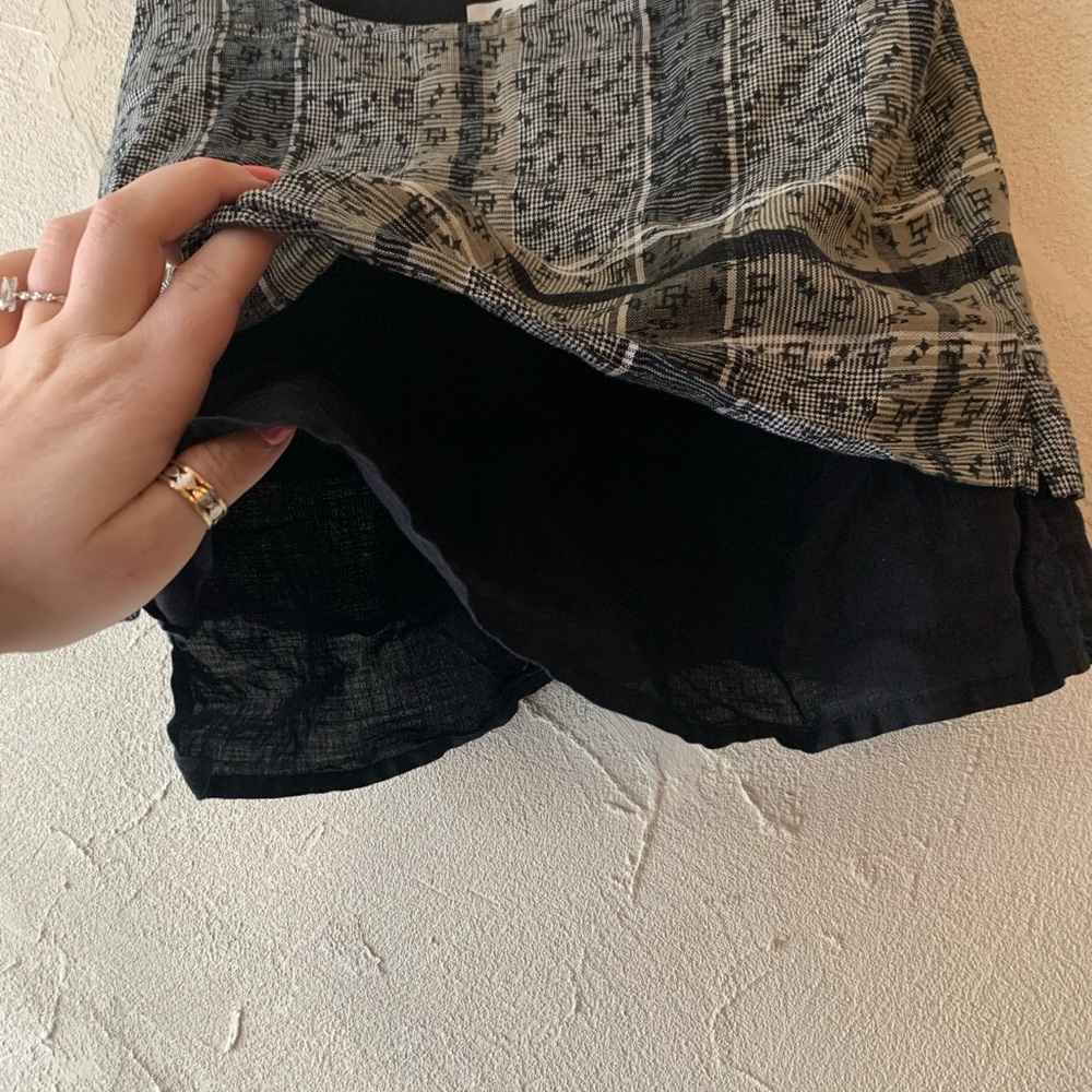 Unique Andrew Fezza Crop Top - Picture 5 of 5